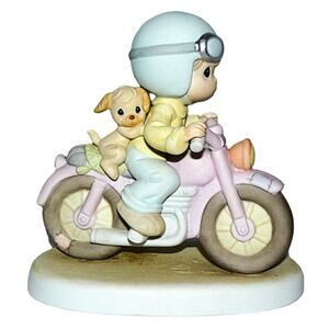 Precious Moments 531626 Our Friendship Goes A Long Way Collectible Figurine 2001